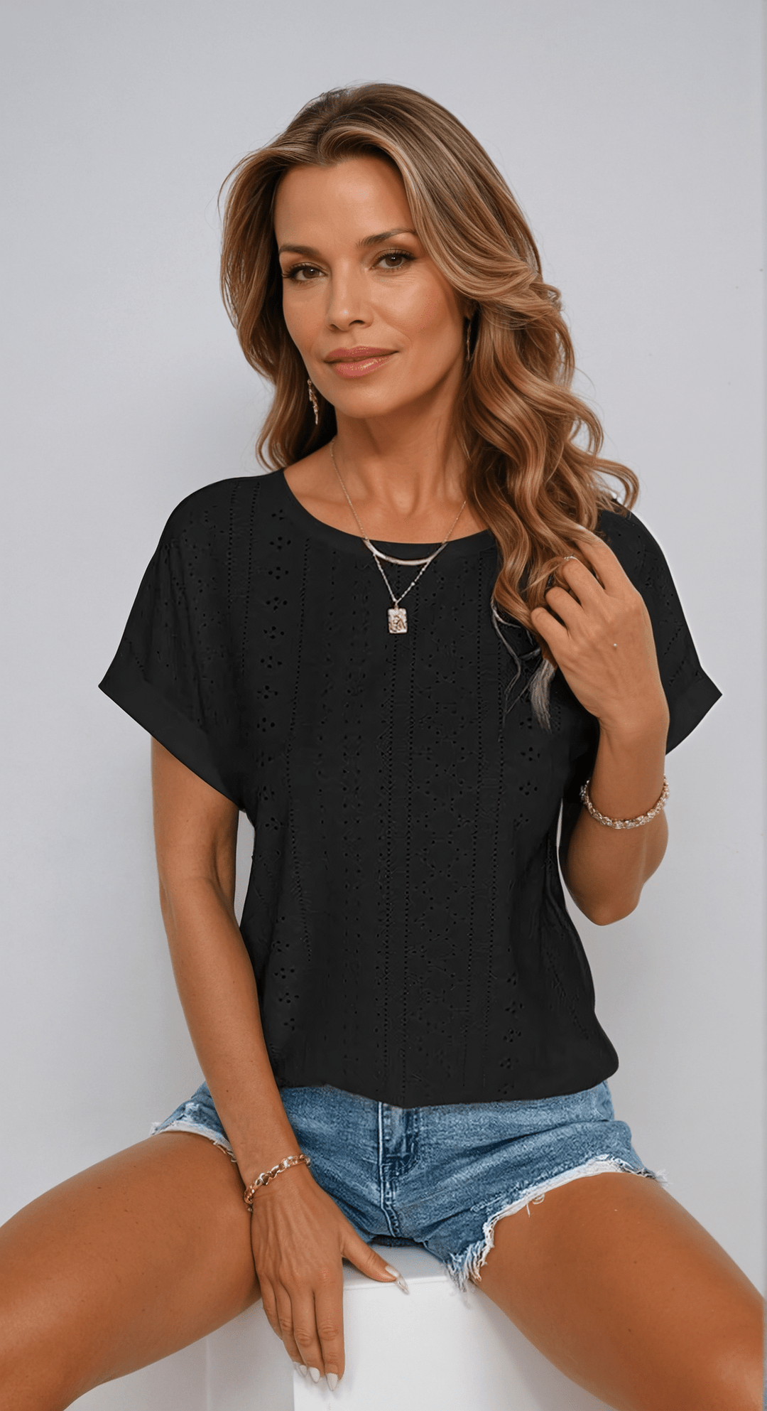 Liamo | Oceanview Eyelet Top