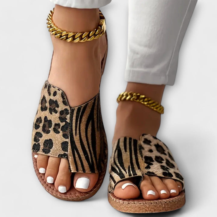 Stylish Bicolour Slippers with Leopard Print