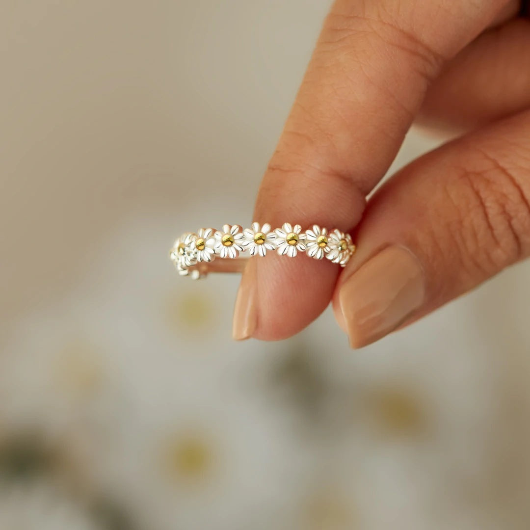 LUXURIOUS FLOWER RING | ELEGANCE FOR EVERY OCCASION